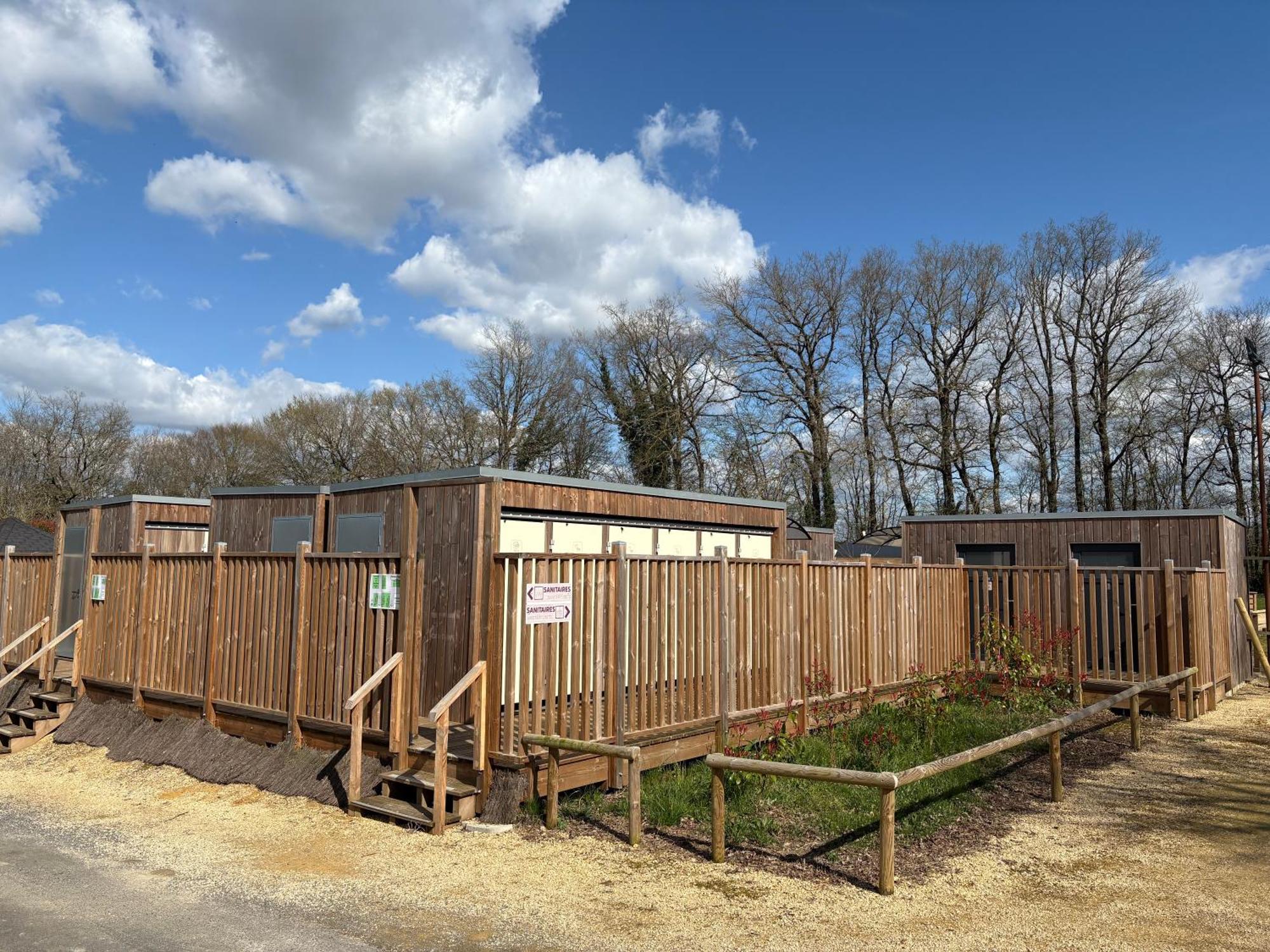 Village Vacances - Defiplanet' Dienné Exterior photo